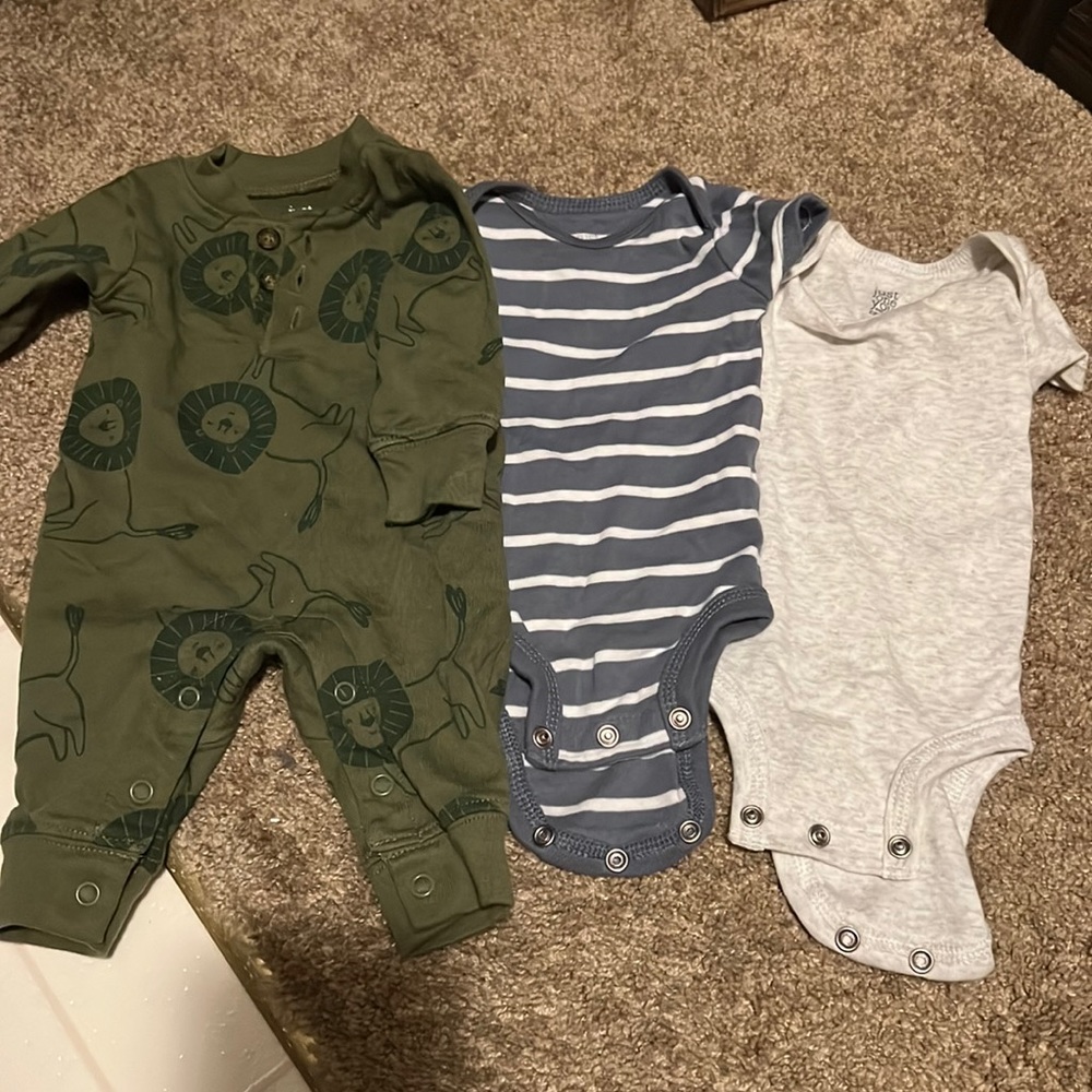 Assorted newborn clothes